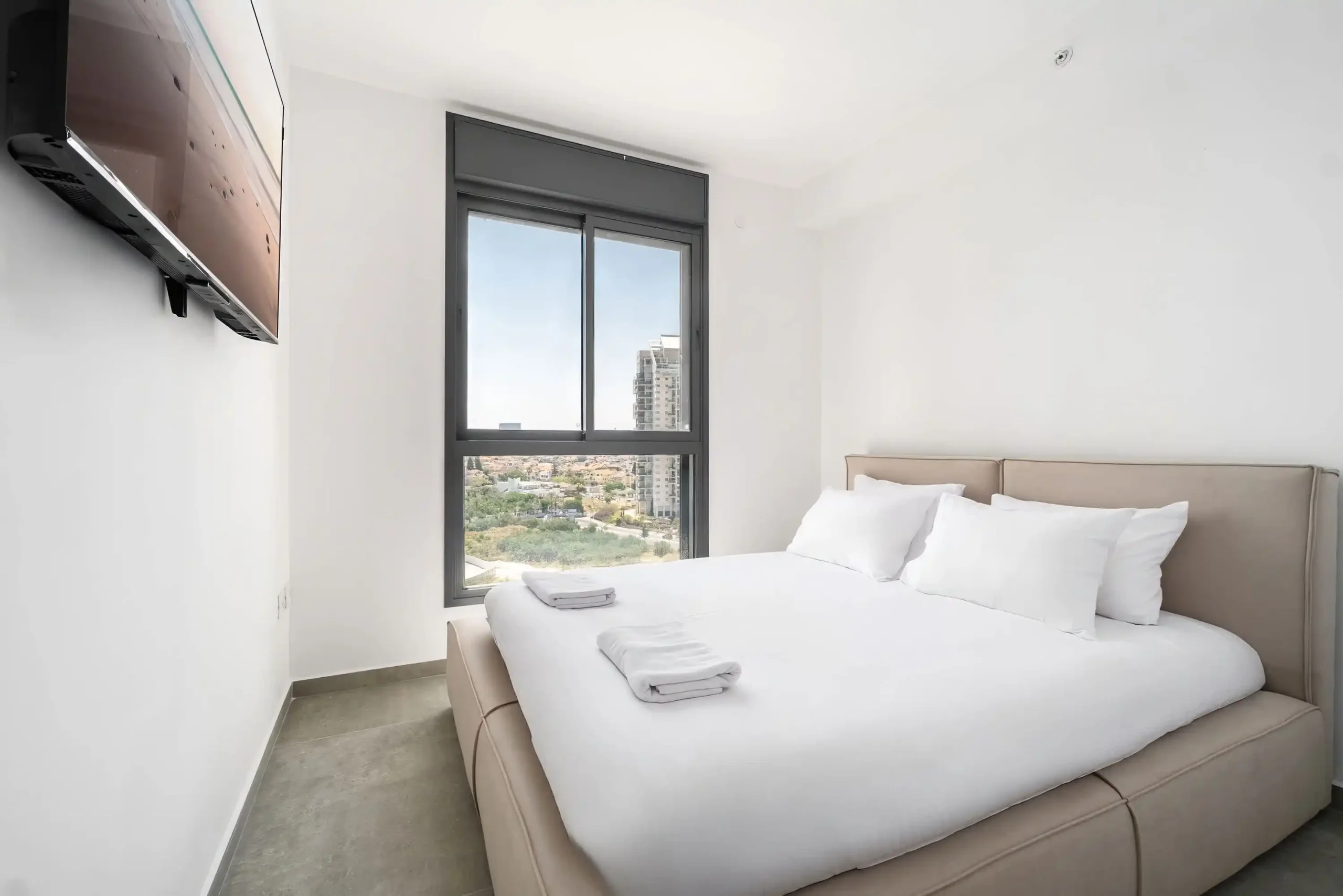 Spacious 4-Bedroom Apartment with Balcony, Parking and Mamad in Bat Yam